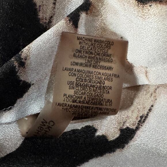 Calvin Klein SZ 1X-Large Top Floral Long Roll-Tab Sleeve Pocket V-Neck Button-Up - Picture 12 of 12